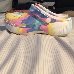 Crocs tie dye